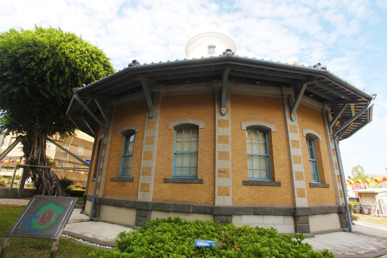 Wide Angle Hostel Tainan Esterno foto